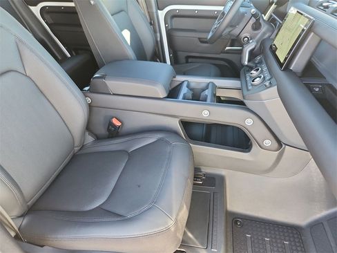 Used 2025 Land Rover Defender 110 S image 22