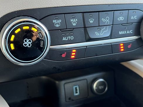 Used 2020 Ford Escape SE Sport image 32