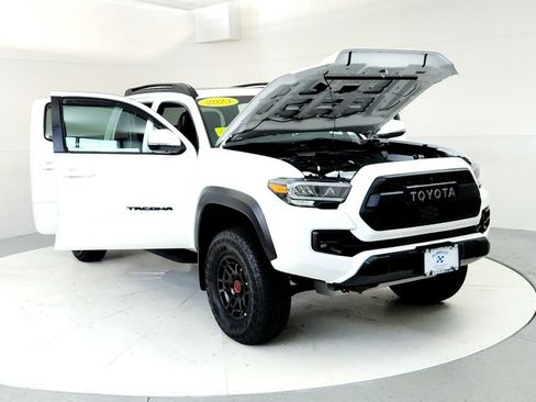 Used 2023 Toyota Tacoma TRD Pro AWD/4WD image 9