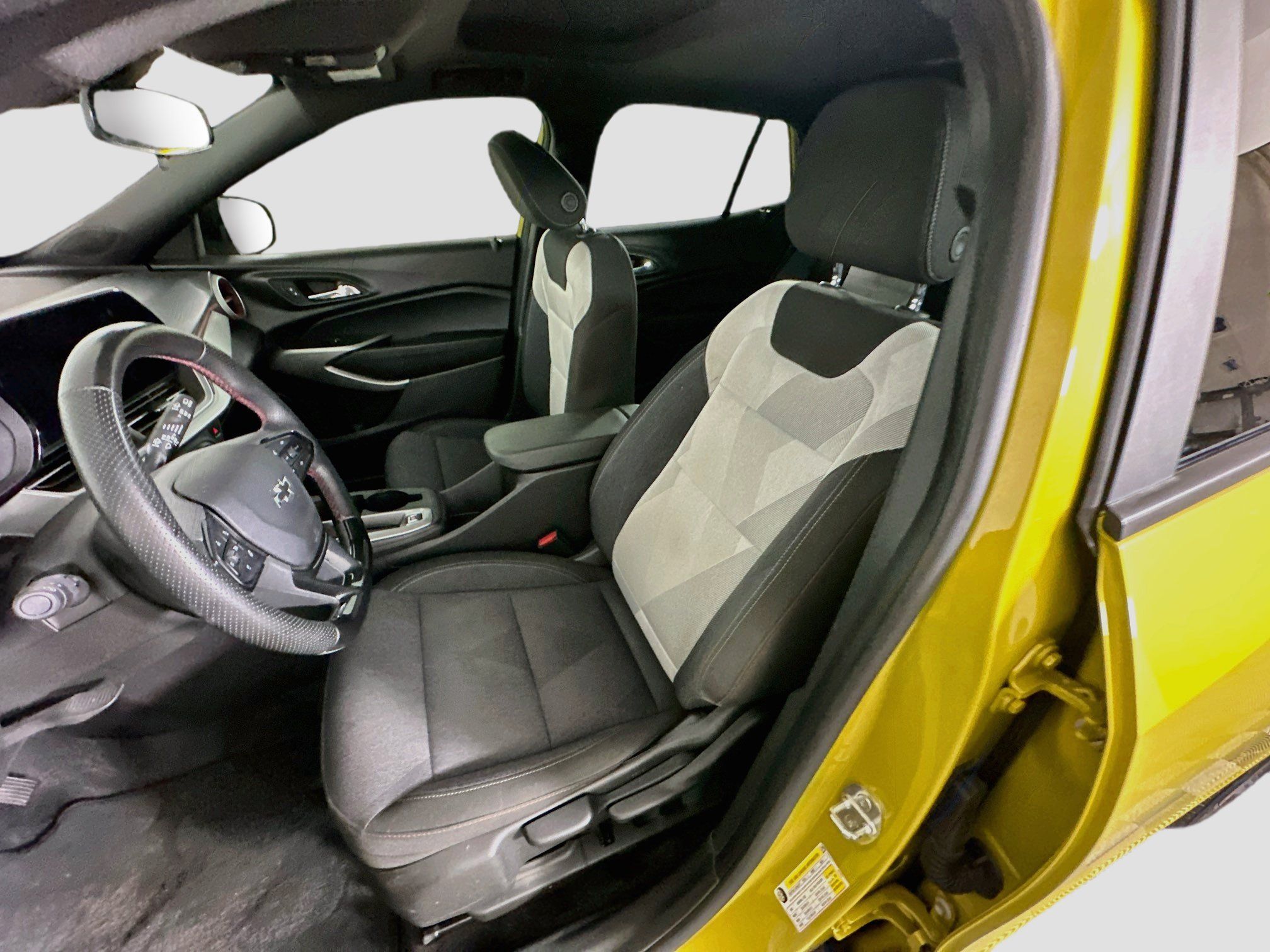 Used 2024 Chevrolet Trax RS w/ Sunroof Package FWD image 13