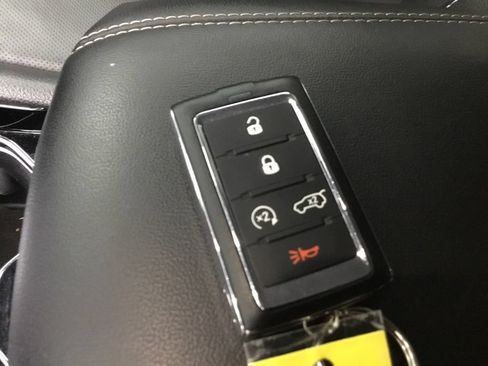 Used 2023 Jeep Grand Cherokee Limited w/ Luxury Tech Group II AWD/4WD image 11