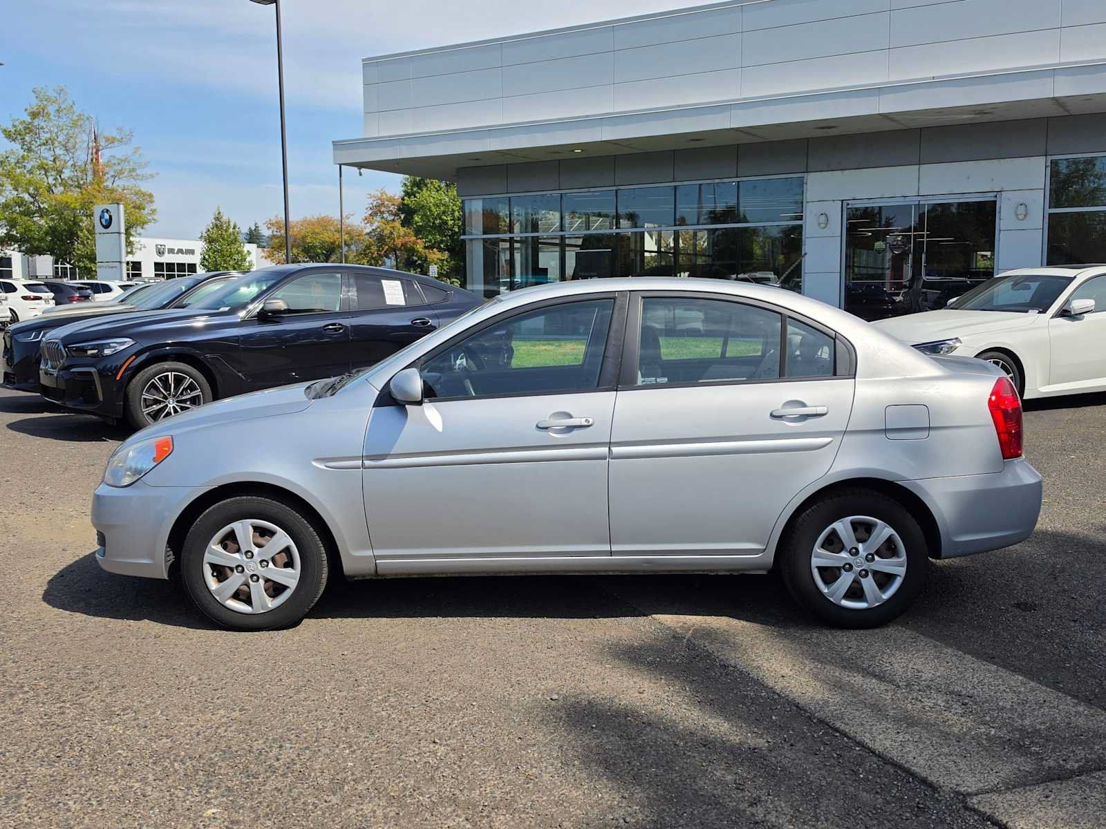 Used 2011 Hyundai Accent GLS FWD image 6