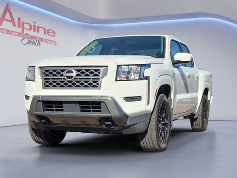 Used 2022 Nissan Frontier SV image 1