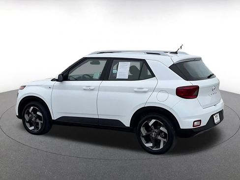 Used 2025 Hyundai Venue SEL image 10