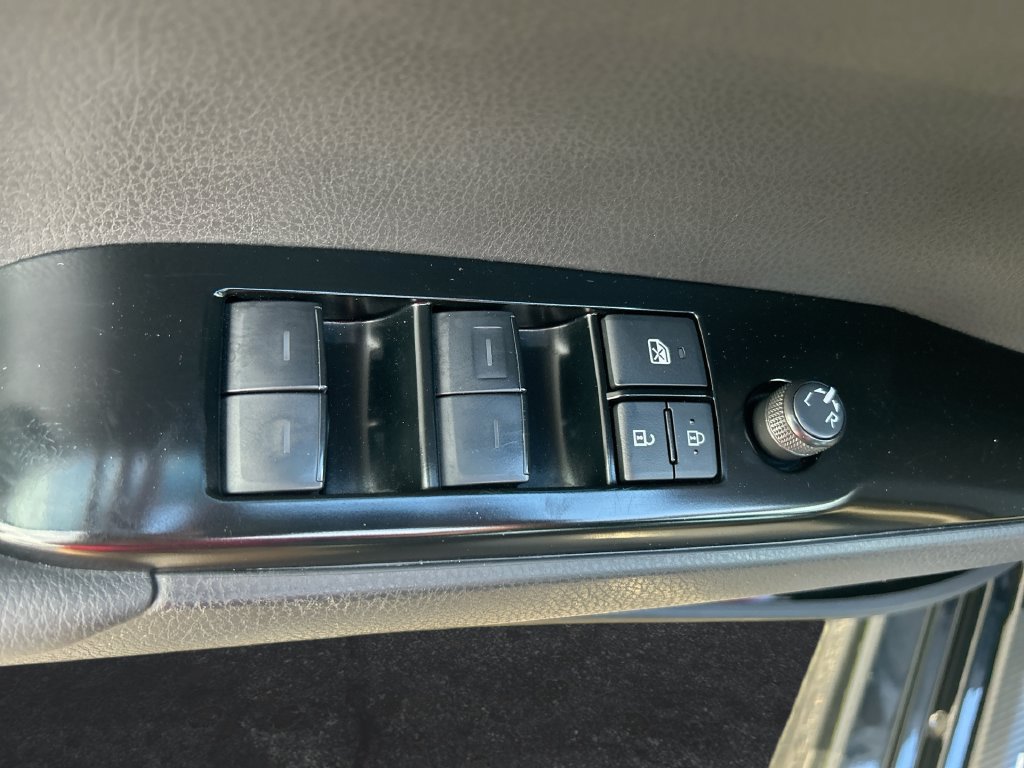 Used 2025 Toyota Camry SE FWD image 13