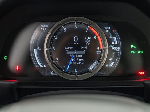 Used 2018 Lexus LC 500 Coupe w/ Touring Package RWD image 28
