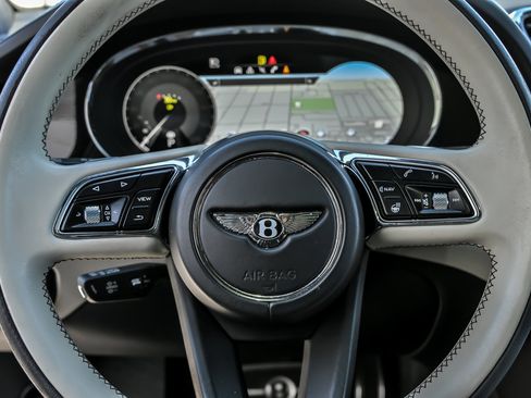 Used 2022 Bentley Bentayga AWD/4WD image 33