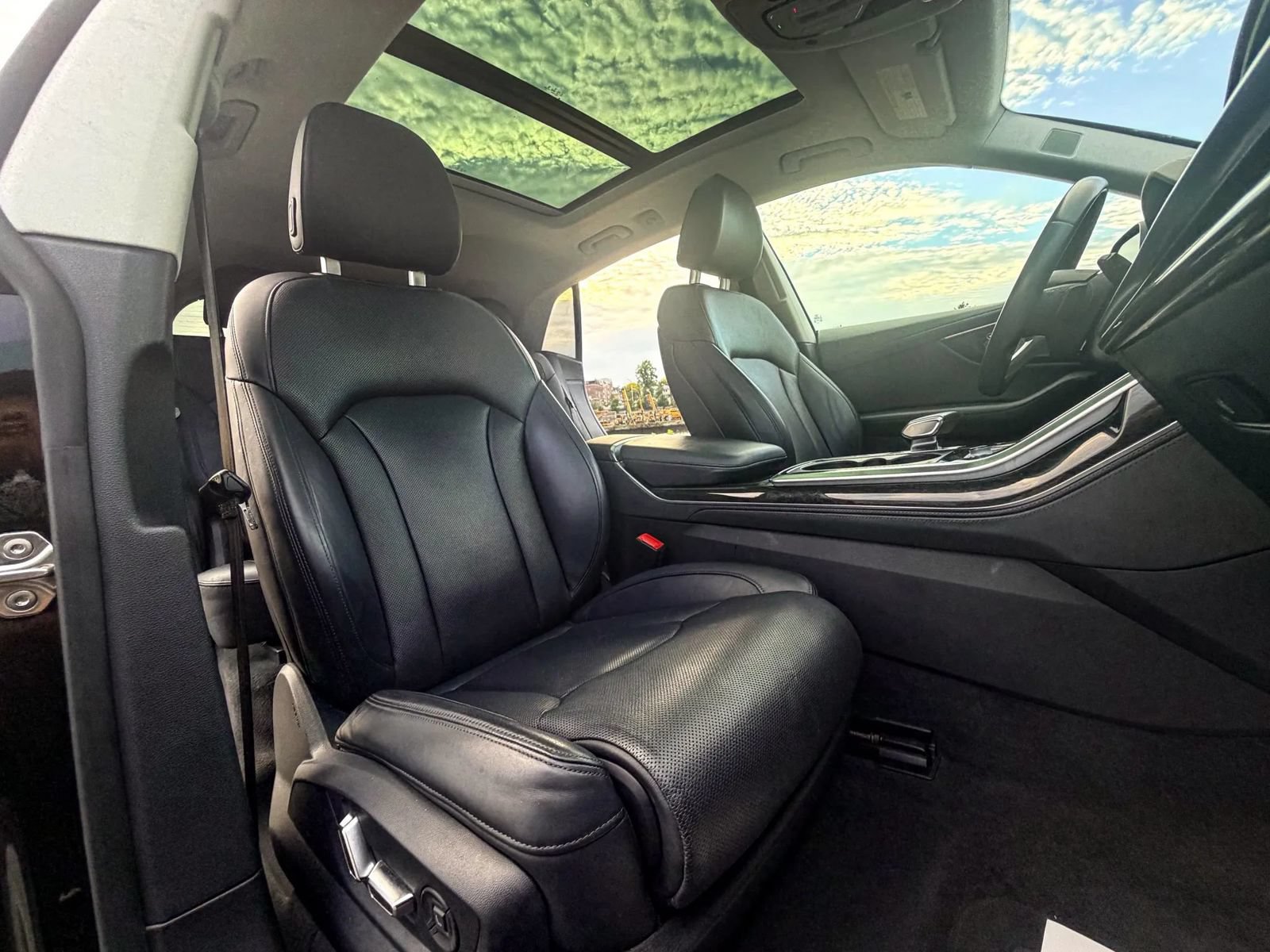 Used 2023 Audi Q8 Prestige AWD/4WD image 18