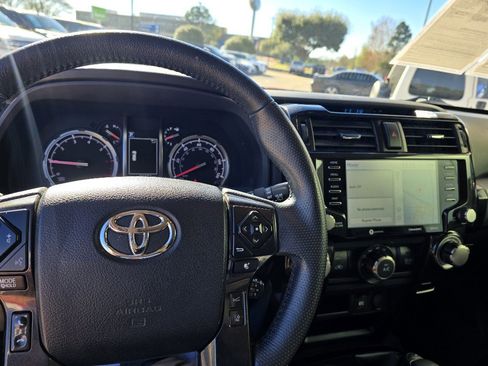 Used 2021 Toyota 4Runner Venture image 9