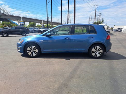 Used 2016 Volkswagen e-Golf SE image 8