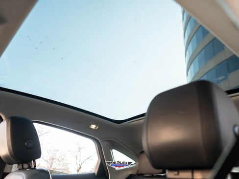 Used 2020 Jaguar E-PACE SE image 37