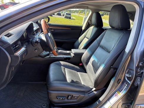 Used 2013 Lexus ES 300h w/ Premium Pkg FWD image 26