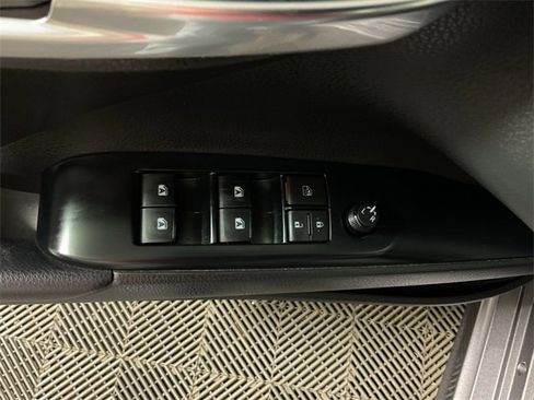 Used 2020 Toyota Camry SE image 18