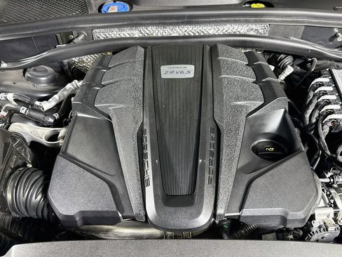 Certified 2023 Porsche Macan S AWD/4WD image 26