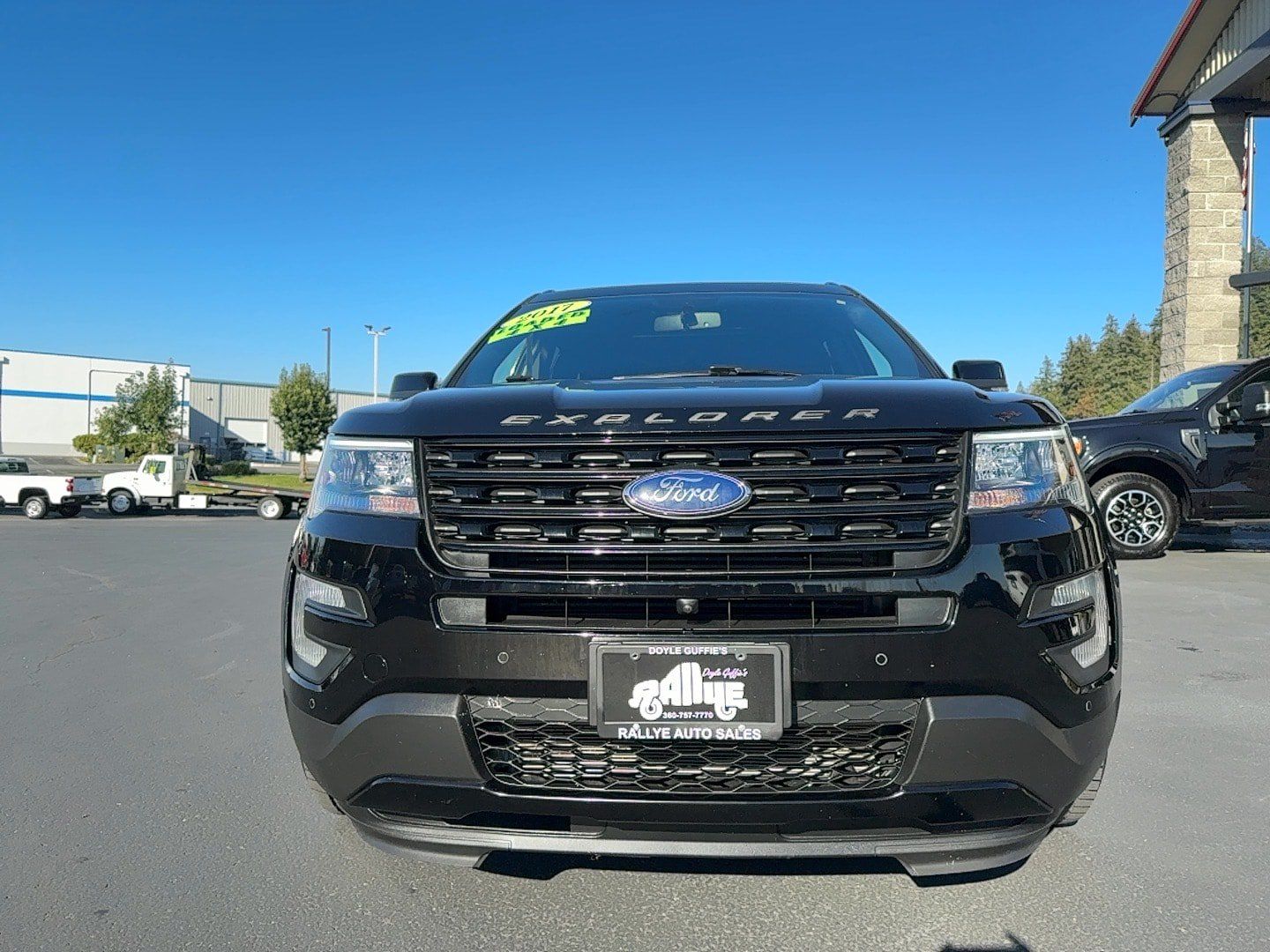 Used 2017 Ford Explorer Sport w/ Equipment Group 401A AWD/4WD image 2