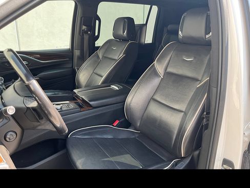 Used 2021 Cadillac Escalade ESV Premium Luxury w/ LPO, Radiant Package AWD/4WD image 8