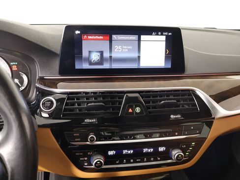 Used 2019 BMW 530e xDrive w/ Convenience Package image 5