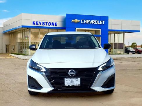 Used 2025 Nissan Altima 2.5 SV FWD image 2