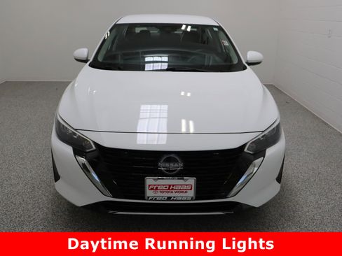 Used 2025 Nissan Sentra SV image 3