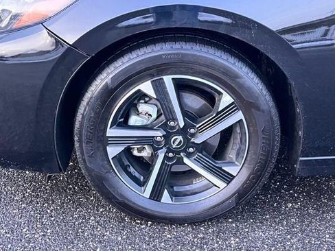 Used 2025 Nissan Sentra SV FWD image 8