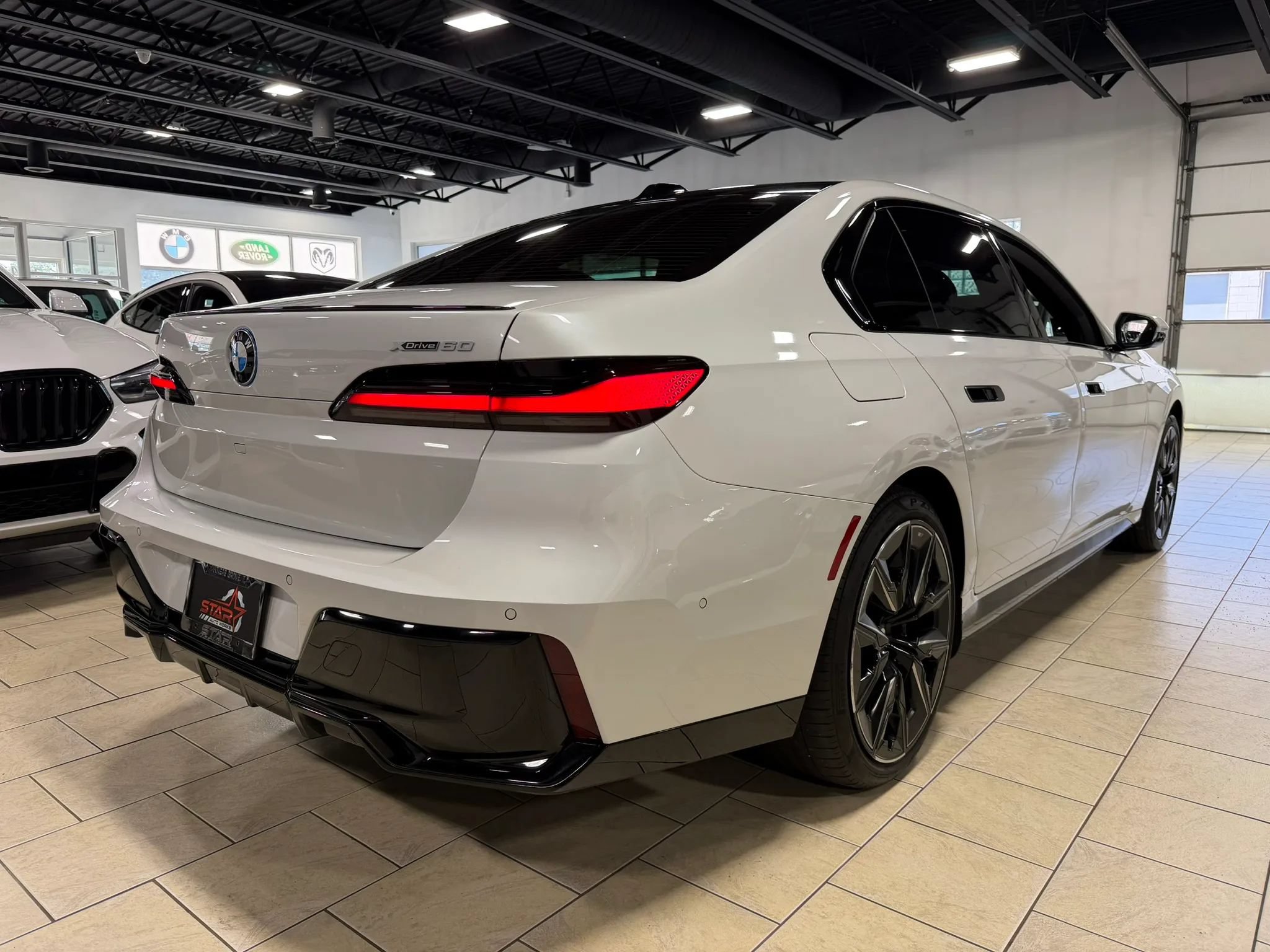 Used 2024 BMW i7 xDrive60 w/ Executive Package AWD/4WD image 6