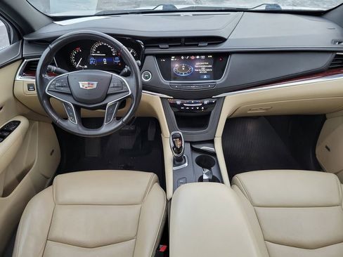 Used 2018 Cadillac XT5 Luxury w/ Driver Awareness Package image 29