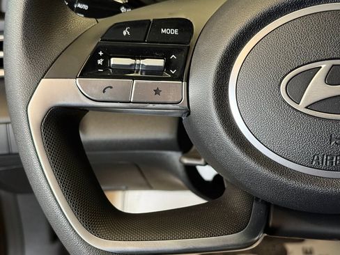 Used 2025 Hyundai Elantra SE image 11