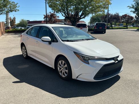Used 2023 Toyota Corolla LE FWD image 3
