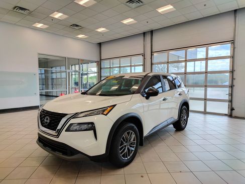 Used 2023 Nissan Rogue S AWD/4WD image 8