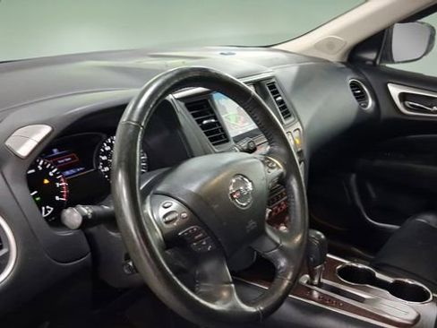 Used 2020 Nissan Pathfinder Platinum FWD image 27