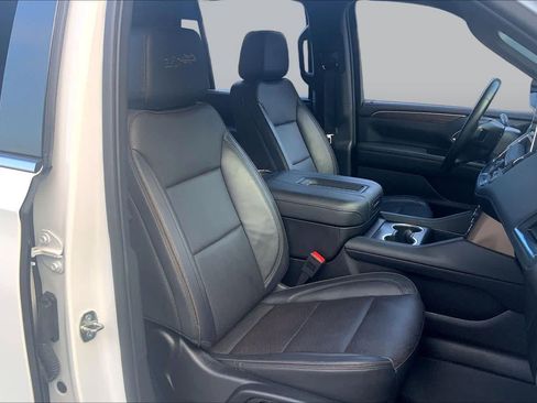 Used 2024 Chevrolet Tahoe High Country AWD/4WD image 9