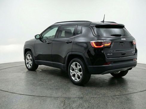 Used 2025 Jeep Compass Latitude image 5