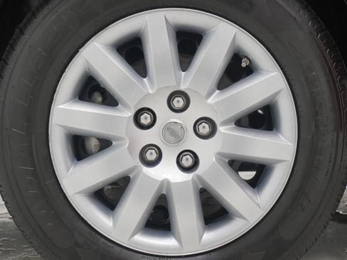 Used 2010 Chrysler Sebring Touring FWD image 21