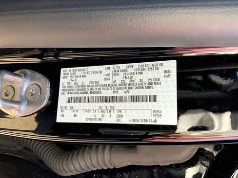 Certified 2025 Ford Escape Platinum image 37