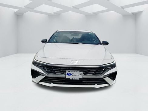 New 2025 Hyundai Elantra SEL image 2