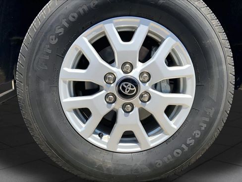 Used 2025 Toyota Tacoma SR5 AWD/4WD image 10