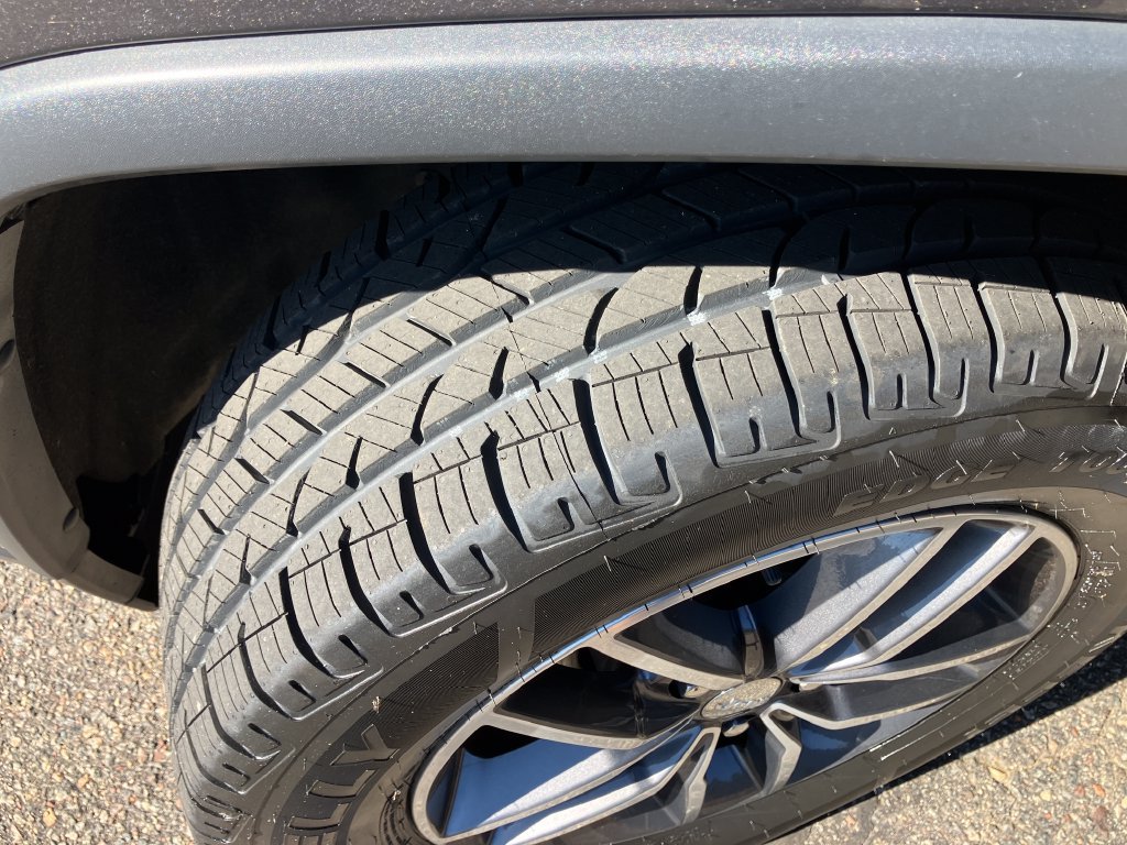 Used 2018 Jeep Grand Cherokee Limited AWD/4WD image 3