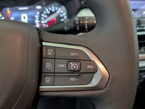 Used 2025 Jeep Compass Limited AWD/4WD image 17