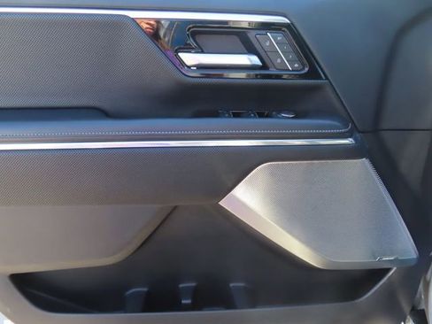 Used 2025 GMC Sierra EV Denali image 13