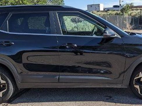 Used 2024 Kia Seltos EX FWD image 2