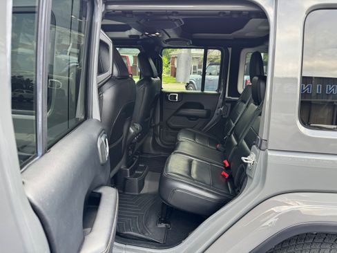 Used 2019 Jeep Wrangler Unlimited Sahara AWD/4WD image 12