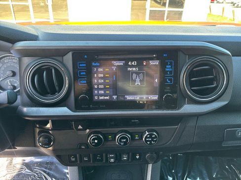 Used 2018 Toyota Tacoma TRD Off-Road image 17