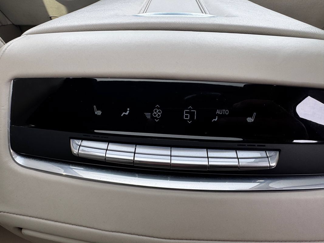 Used 2024 Cadillac Escalade Sport Platinum w/ LPO, ONYX Package AWD/4WD image 36