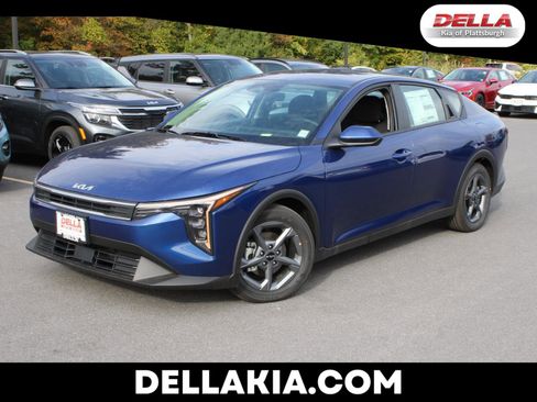 New 2025 Kia K4 LXS image 1