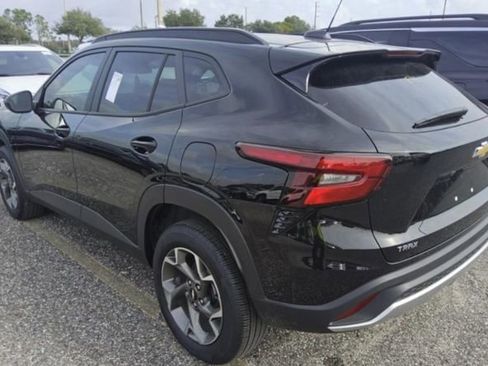Used 2025 Chevrolet Trax LT image 7