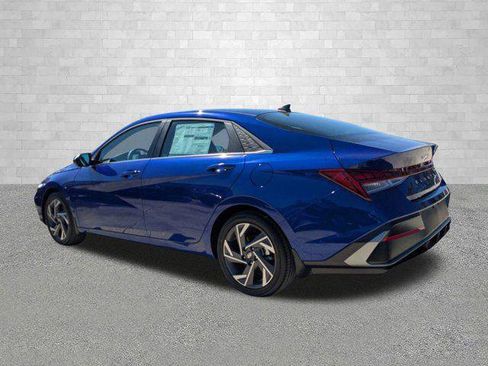 New 2025 Hyundai Elantra SEL FWD image 4