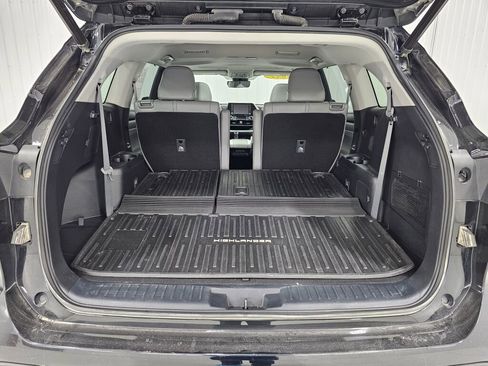 Used 2022 Toyota Highlander XLE AWD/4WD image 17