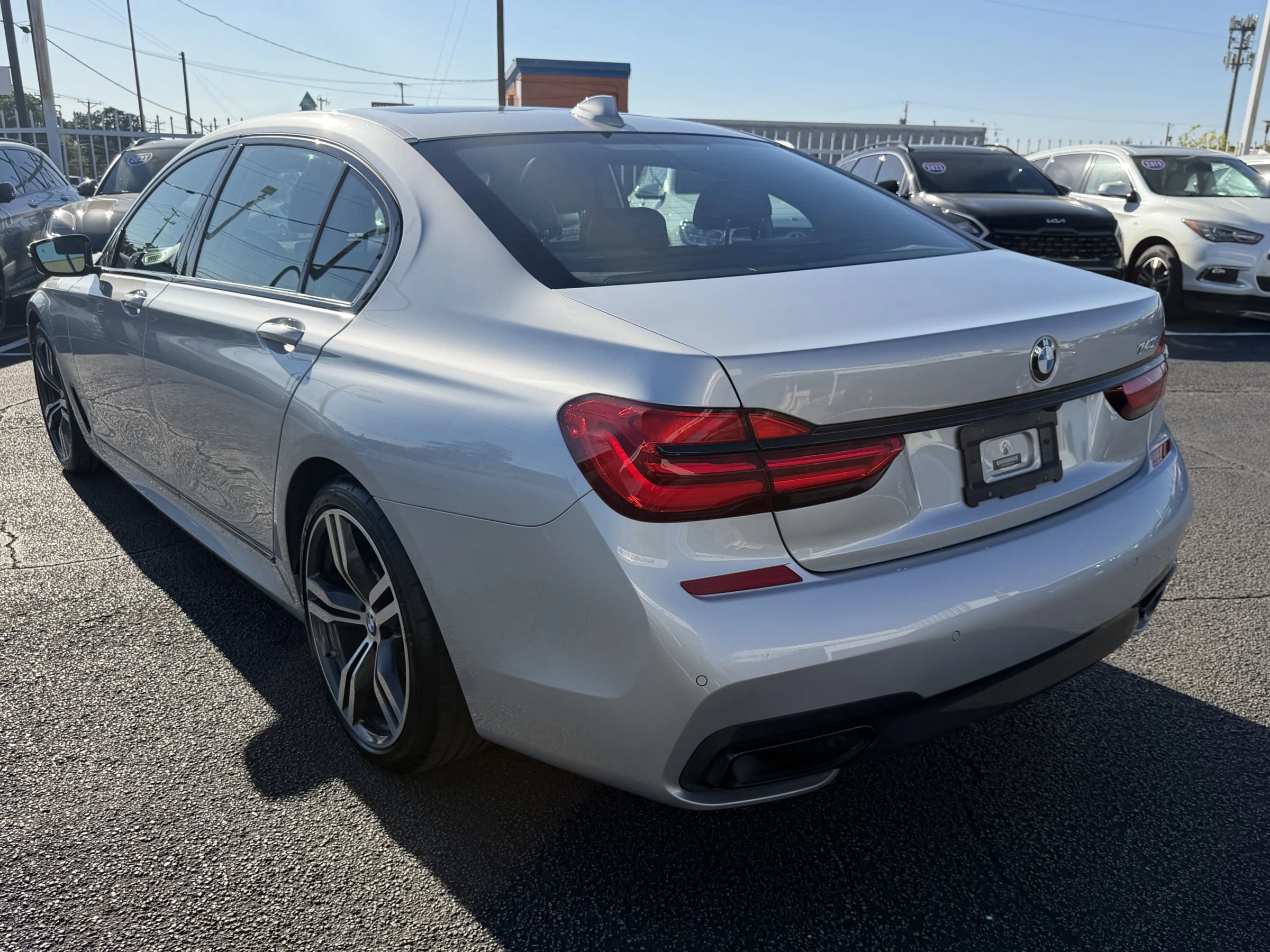 Used 2019 BMW 740i w/ Executive Package RWD image 5