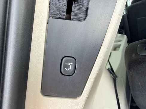 Used 2014 Dodge Grand Caravan SXT image 31