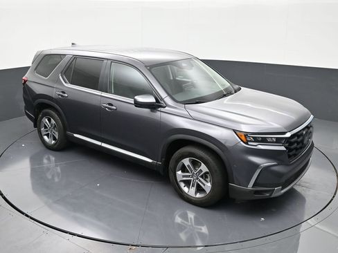 Used 2025 Honda Pilot EX-L image 16